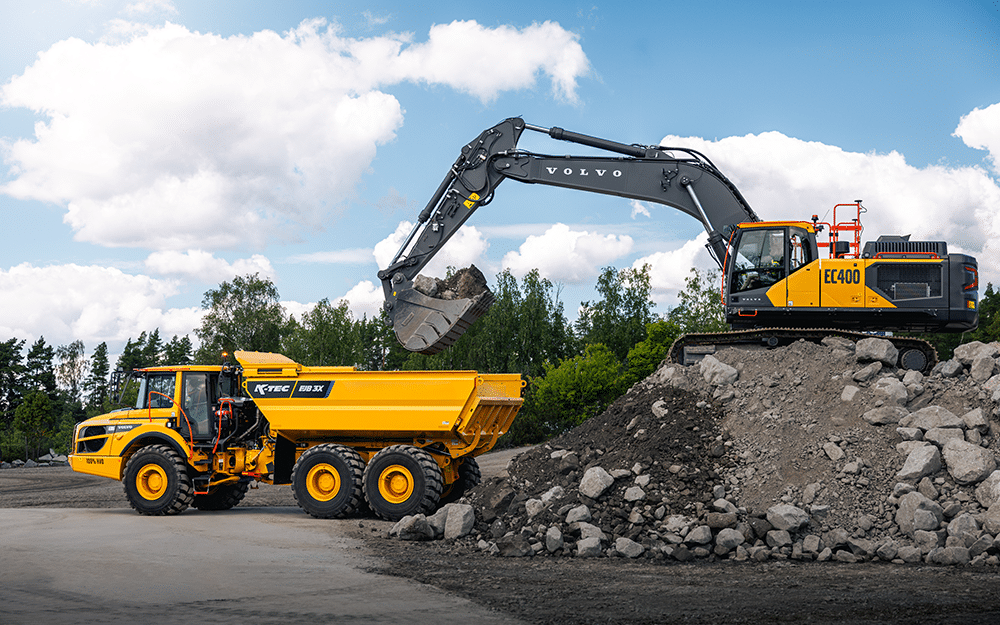 Volvo A30G articulated hauler working with material handling equipment
